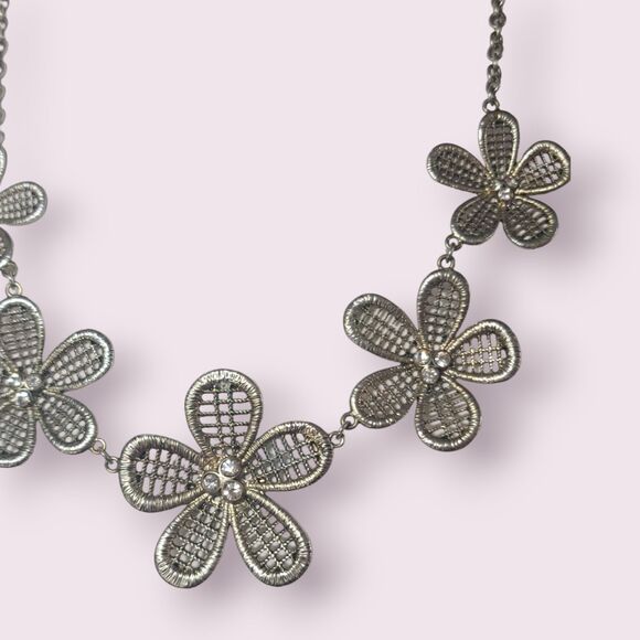 Vintage SJ Designs Silver Tone Flowers Statement Bib Necklace Boho Chic 20" - Picture 2 of 3